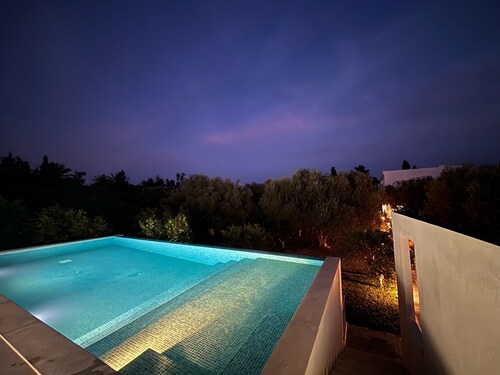 La maison des olives bleues, au coeur d’un verger, entre terre et mer