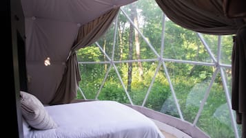 1 bedroom, iron/ironing board, travel crib, WiFi