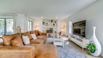 Smart TV, fireplace, stereo, offices