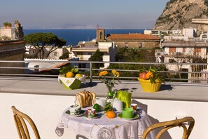 Rooftop terrace - YourHome - Karme House (Meta)