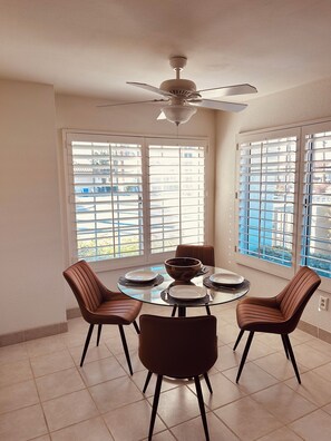 Dining - Delightful 3 bed, fully loaded. Short walk to Indian Wells Tennis. Peace & Quiet (Palm Desert)