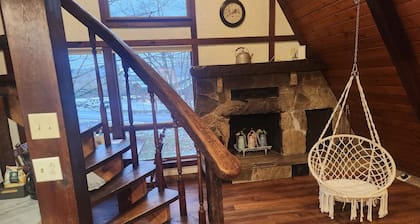 A- Frame Adventures - Cozy Chalet that borders Crooked Creek Lake Park.