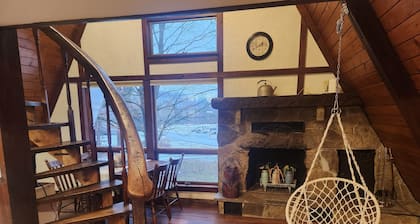 A- Frame Adventures - Cozy Chalet that borders Crooked Creek Lake Park.