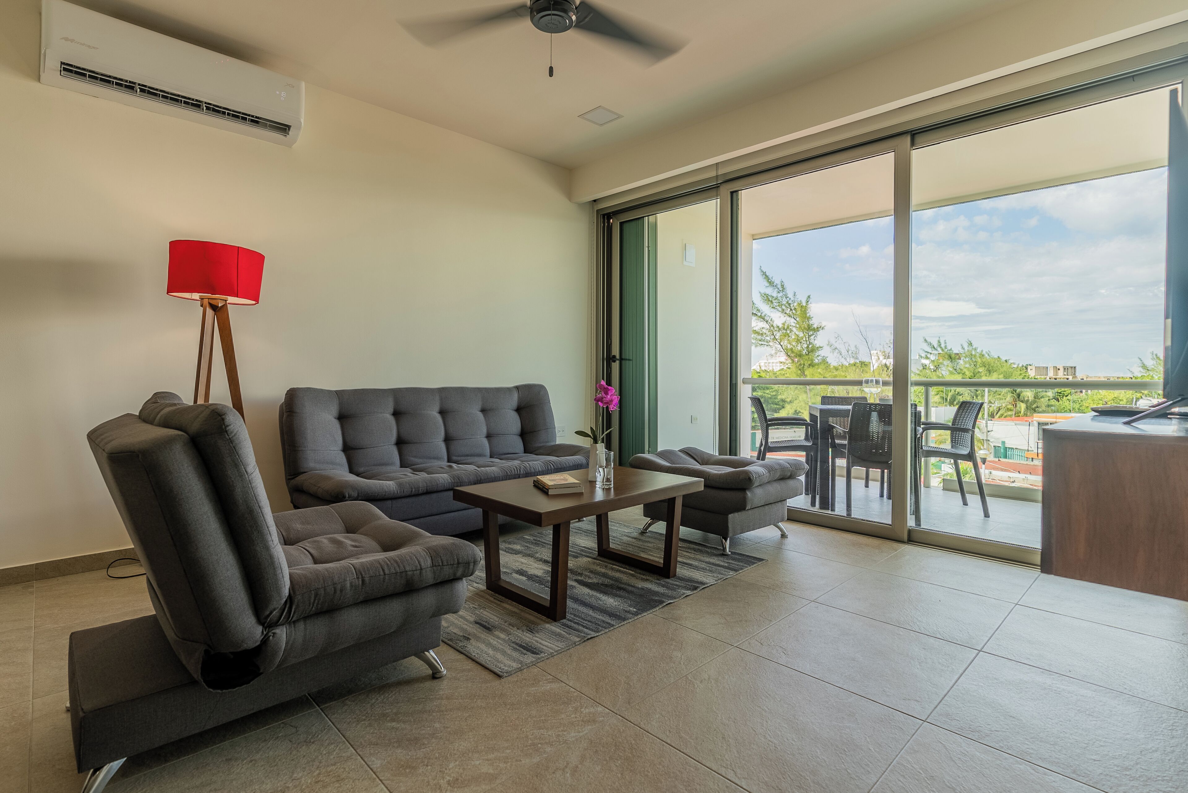 Panoramic Suite | Living area | 40-inch Smart TV with digital channels