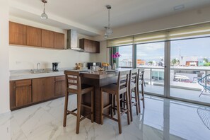 Suite superior | Sala d'estar | Televisor intel·ligent de 40 polzades amb canals digitals 