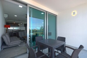 40-吋智慧型電視，提供數位頻道