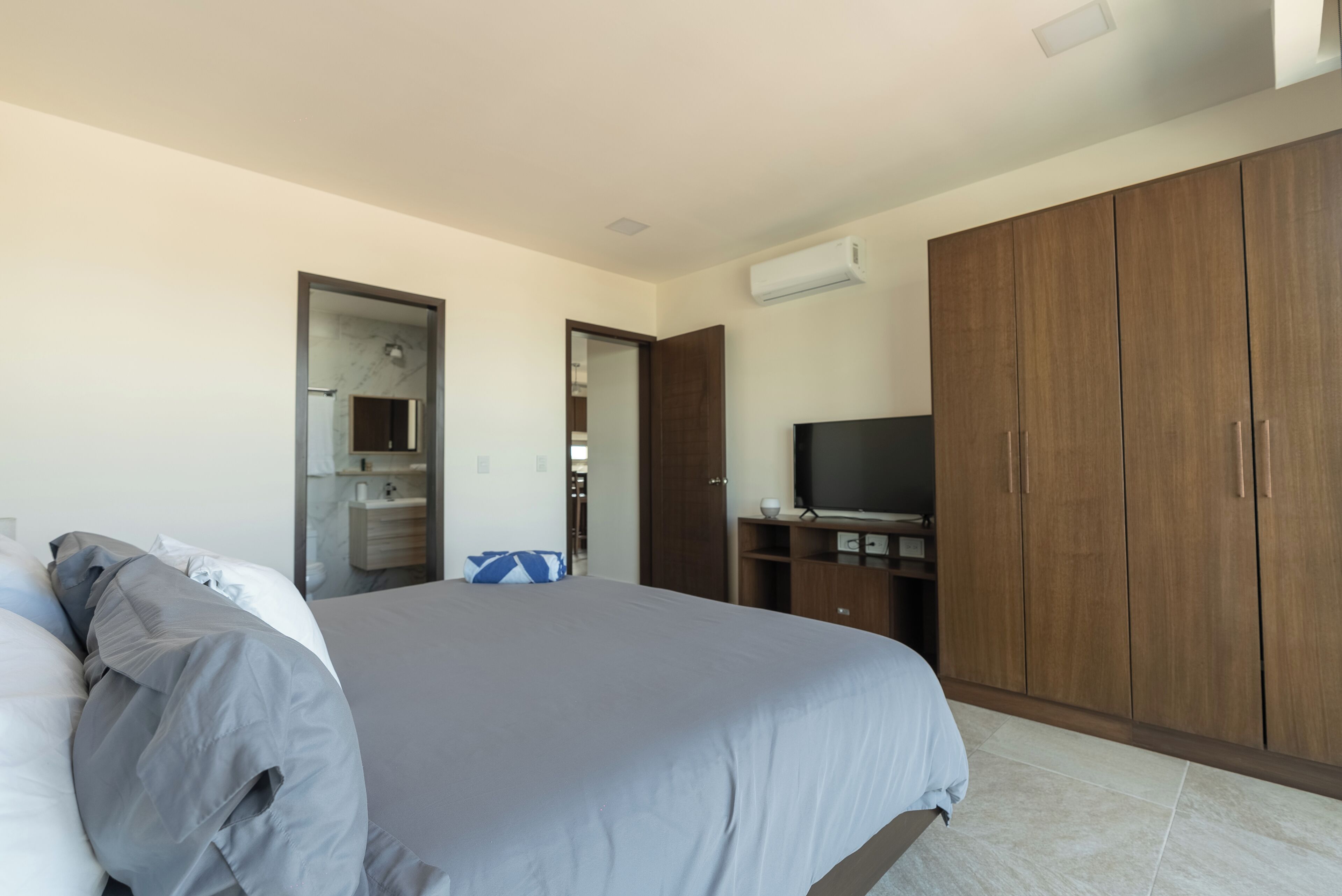 Individually decorated, individually furnished, laptop workspace