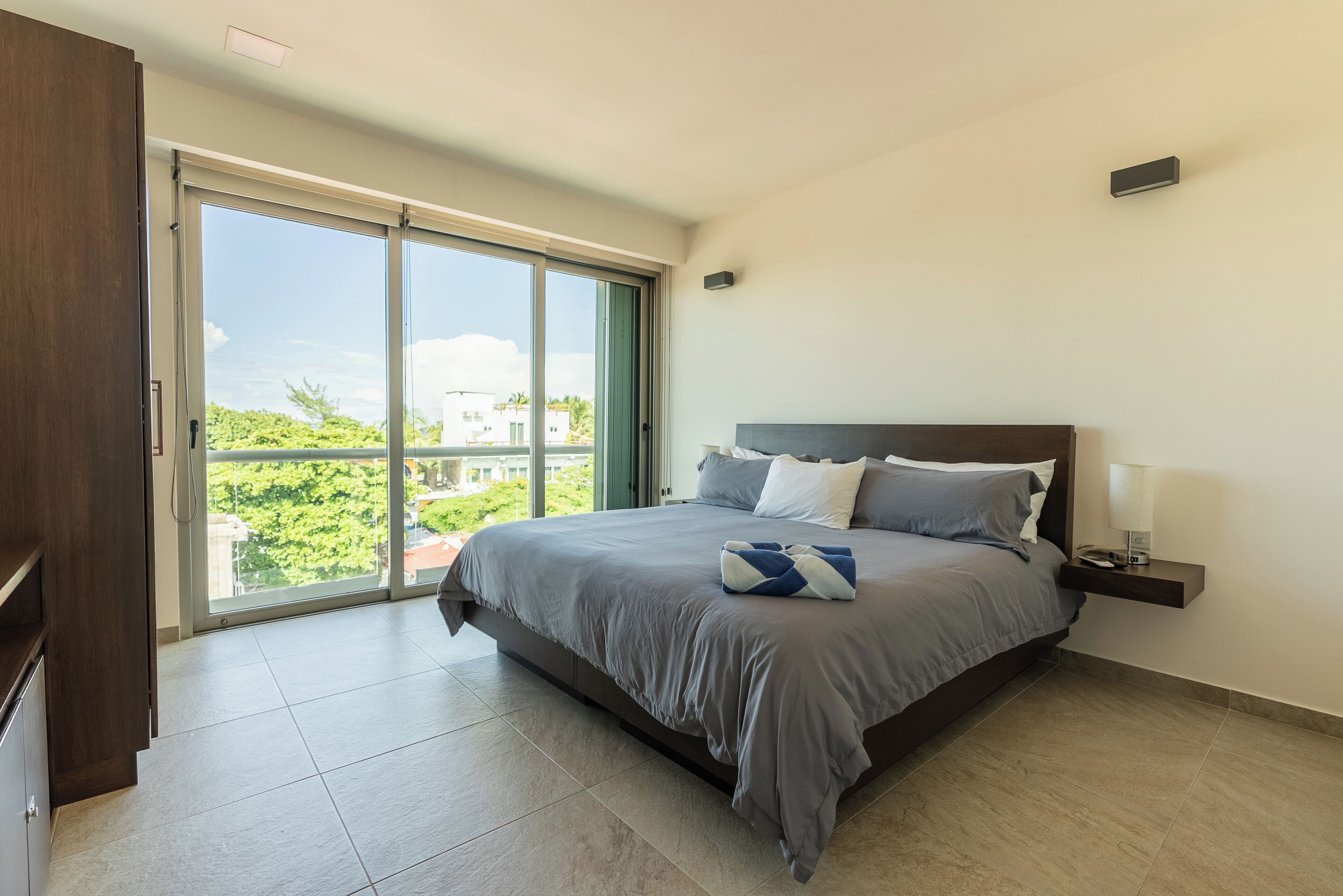 Individually decorated, individually furnished, laptop workspace