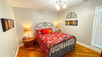 2 bedrooms, iron/ironing board, free WiFi