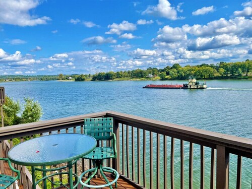 Dock Side | 2 Bed Condo Waterfront on Ohio River