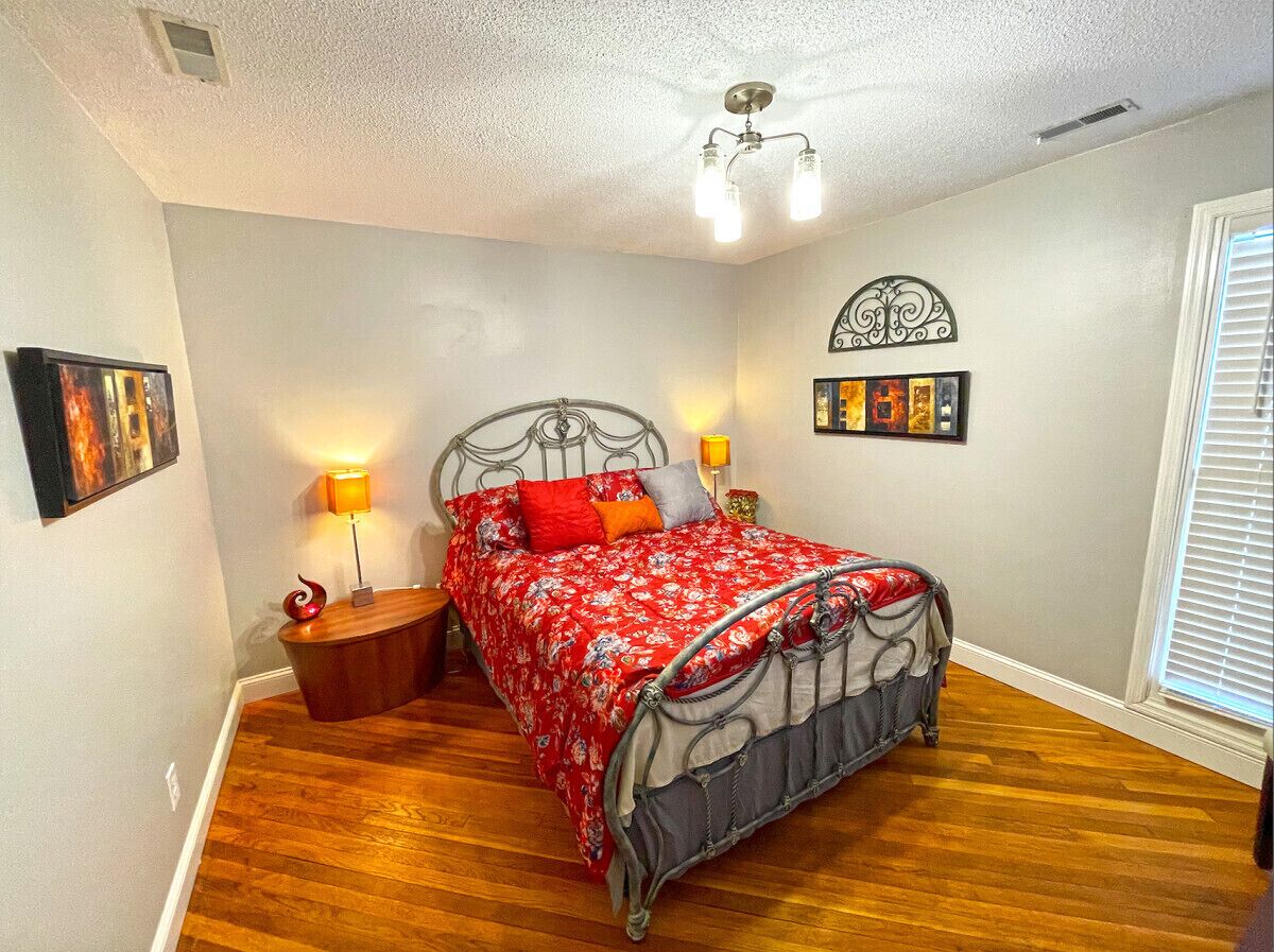 2 bedrooms, iron/ironing board, free WiFi