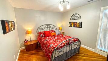 2 bedrooms, iron/ironing board, free WiFi