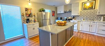 Captain's Quarters | One Bed Condo Waterfront on Ohio River