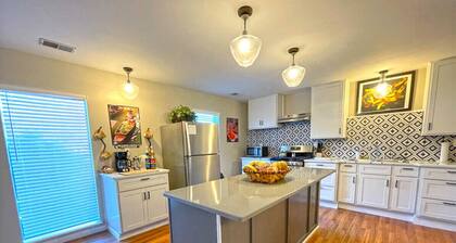 Captain's Quarters | One Bed Condo Waterfront on Ohio River