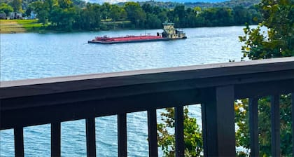 Captain's Quarters | One Bed Condo Waterfront on Ohio River