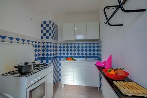 Casa standard, vários quartos (Villa Scianuli 250 meters from the) | Cozinha privada | Geladeira, fogão, cooktop, cafeteira/chaleira