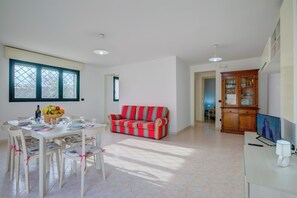 Standard House, Multiple Bedrooms (Villa Scianuli 250 meters from the) | Dining - Villa Scianuli 250 meters from the sea (Nardò)