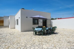 Casa standard, vários quartos (Villa Scianuli 250 meters from the) | Opções para refeição ao ar livre