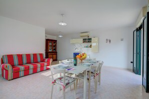 Standard-Haus, Mehrere Schlafzimmer (Villa Scianuli 250 meters from the) | Speisen