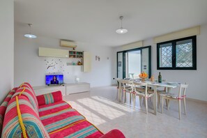 Casa standard, vários quartos (Villa Scianuli 250 meters from the) | Área de estar | TV de tela plana