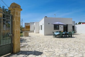 Standard House, Multiple Bedrooms (Villa Scianuli 250 meters from the) | Outdoor dining