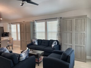 Smart TV - Warm and welcoming single family home minutes from Downtown San Antonio (San Antonio)