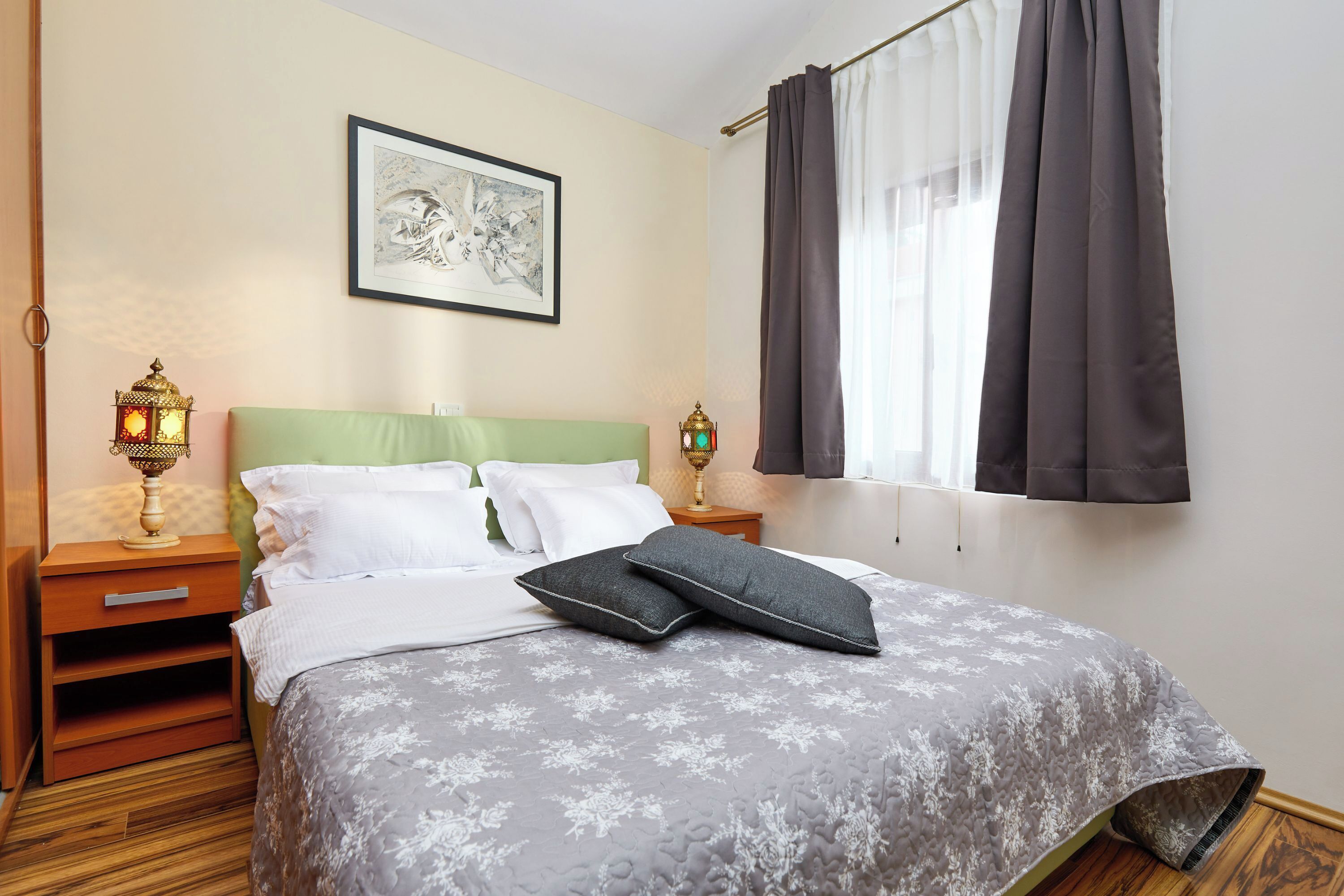 4 bedrooms, iron/ironing board, free WiFi, bed sheets