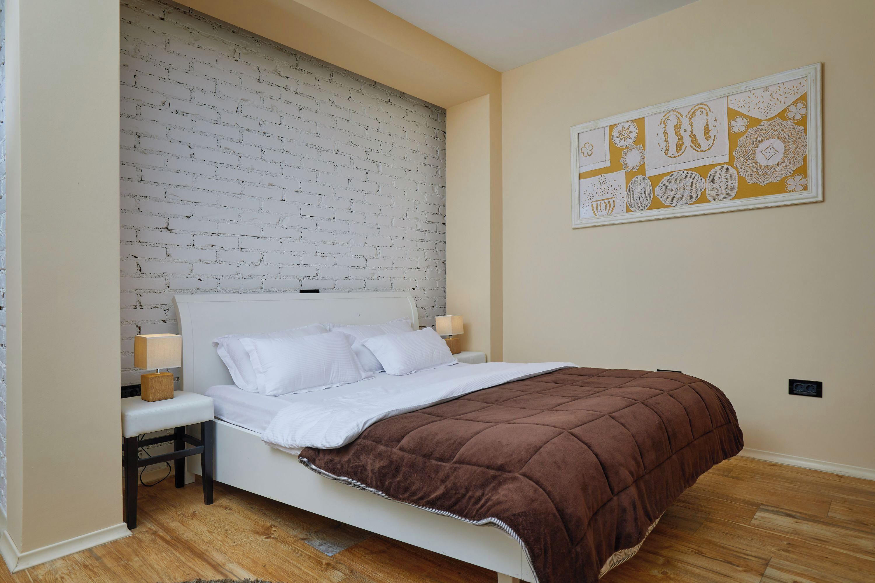 4 bedrooms, iron/ironing board, free WiFi, bed sheets