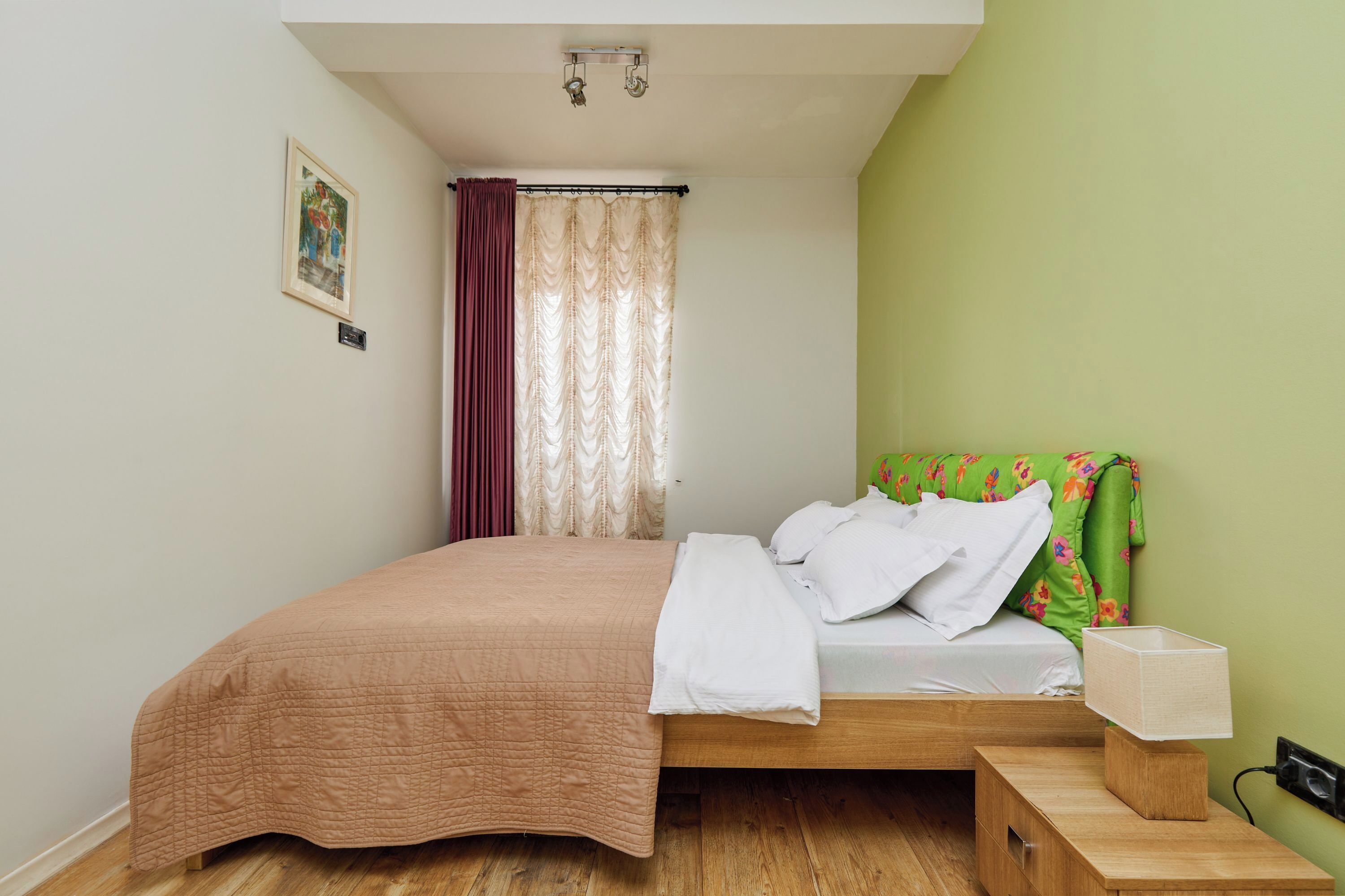 4 bedrooms, iron/ironing board, free WiFi, bed sheets