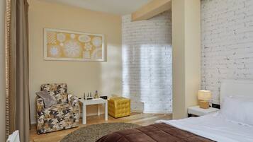 4 bedrooms, iron/ironing board, free WiFi, bed sheets