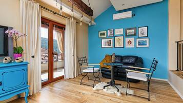 Flat-screen TV, fireplace