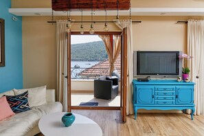 Flat-screen TV, fireplace - Beachfront Villa Adria (Bigovo)