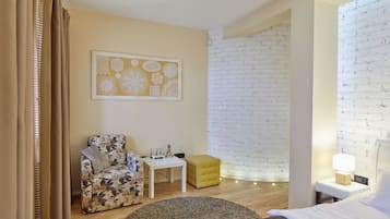 4 kamar tidur, setrika/meja setrika, Wi-Fi gratis, dan seprai linen