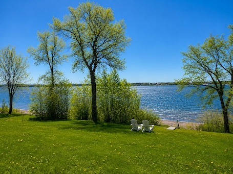 Property grounds. Face au Fleuve