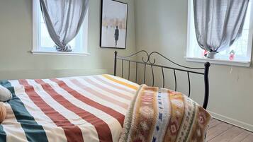 4 makuuhuonetta, silitysrauta/-lauta, vauvan matkasänky, ilmainen Wi-Fi