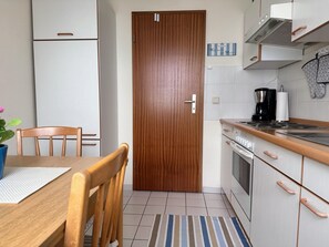 Fridge, oven, dishwasher, coffee/tea maker