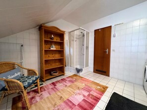 Douche, sèche-cheveux