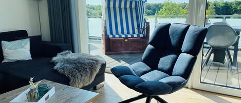 TV, DVD player, books, stereo