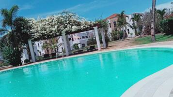 3 kolam renang outdoor