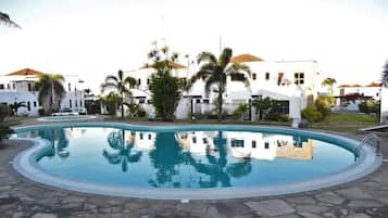 3 outdoor pools