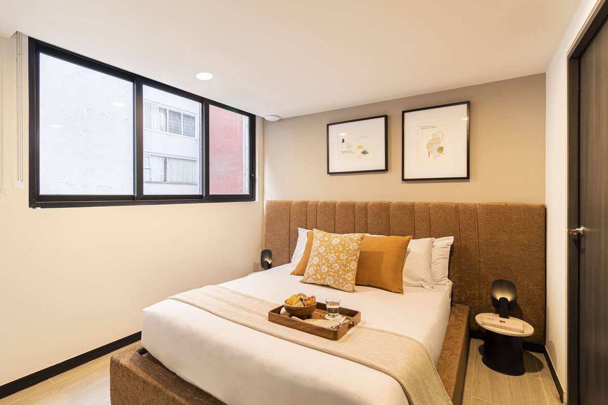 Apartemen Kota | Seprai premium, meja kerja, ruang kerja ramah laptop, dan Wi-Fi gratis