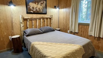 2 bedrooms, iron/ironing board, WiFi (free), bed sheets