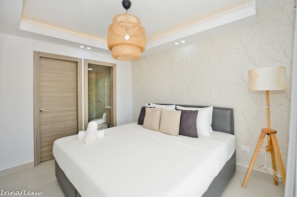 1 chambre, coffre-fort, bureau, fer et planche à repasser