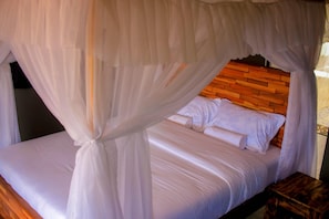 3 bedrooms, free WiFi, bed sheets - Amanya Hut Sleeps 6 With Mountain Views (Amboseli)