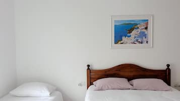 3 bedrooms, iron/ironing board, WiFi, bed sheets