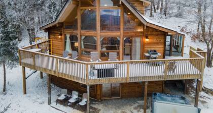 Stunning Snowshoe Home | Hot Tub | Pool Table