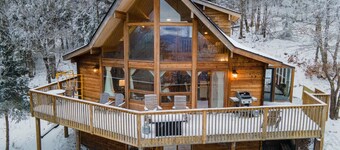 Stunning Snowshoe Home | Hot Tub | Pool Table