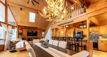 Stunning Snowshoe Home | Hot Tub | Pool Table