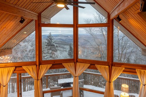 Stunning Snowshoe Home | Hot Tub | Pool Table