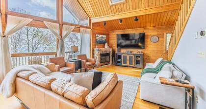 Stunning Snowshoe Home | Hot Tub | Pool Table